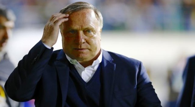 Dick Advocaat, Fenerbahçe'den ayrılmadan önce kara liste yapacak Dick Advocaat, Fenerbahçe'den ayrılmadan önce kara liste yapacak