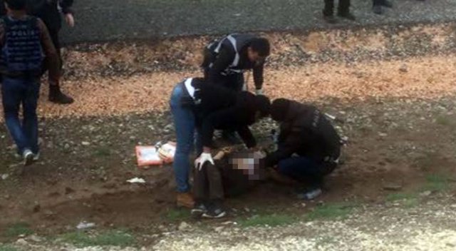 Diyarbakır'da Nevruz alanına bıçakla girmek isteyen kişi vuruldu Diyarbakır'da Nevruz alanına bıçakla girmek isteyen kişi vuruldu
