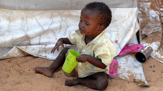 Doğu Afrika'da milyonlarca kişi açlığın pençesinde Doğu Afrika'da milyonlarca kişi açlığın pençesinde