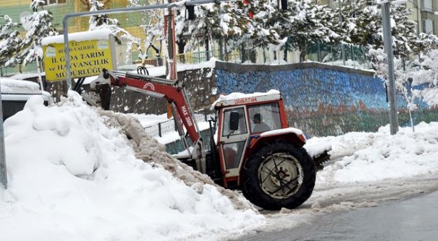 Doğu'da kar hayatı felç etti, çok sayıda yol ulaşıma kapandı Doğu'da kar hayatı felç etti, çok sayıda yol ulaşıma kapandı