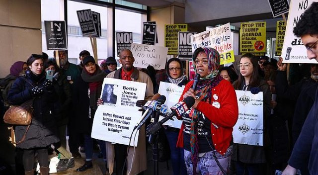 Trump'ın vize sınırlaması Chicago'da protesto edildi Trump'ın vize sınırlaması Chicago'da protesto edildi