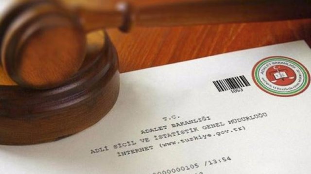 Dört dilde sabıka kaydı 'bir tık' uzakta Dört dilde sabıka kaydı 'bir tık' uzakta