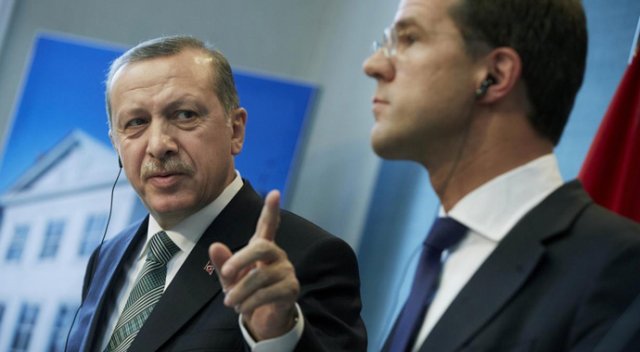 Erdoğan: 'Hollanda'yı Srebrenitsa katliamından tanırız' Erdoğan: 'Hollanda'yı Srebrenitsa katliamından tanırız'