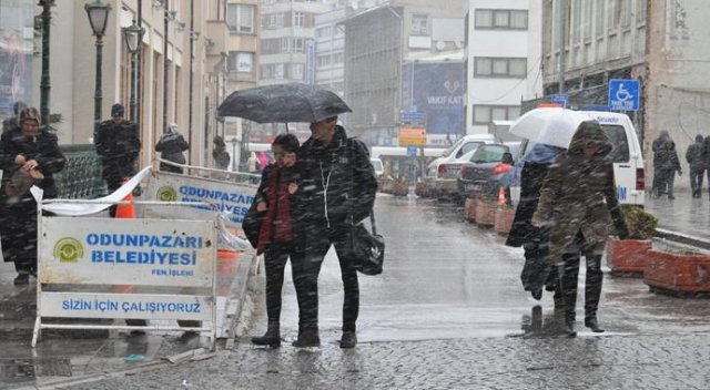 Eskişehir&#039;de yağan kar şaşırttı