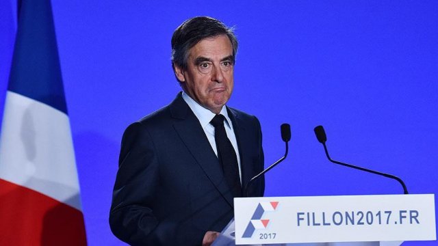 Fillon yolsuzluktan yargılanacak Fillon yolsuzluktan yargılanacak