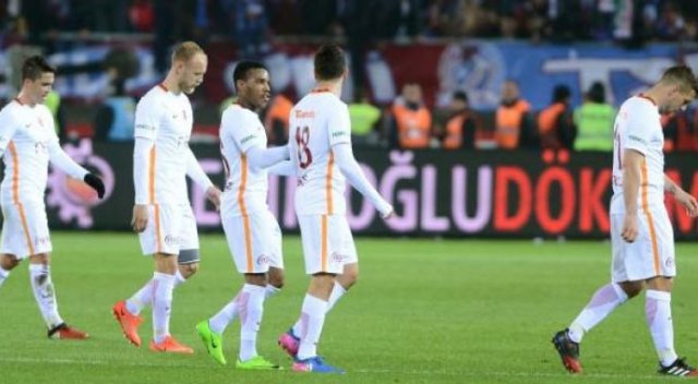 Galatasaray kafilesine protestolu karşılama
