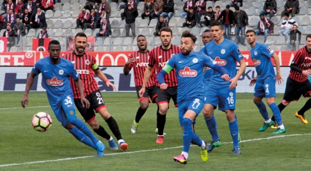 Gençler tek golle kazandı Gençler tek golle kazandı