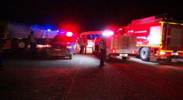 Hatay'da minibüs TIR ile çarpıştı