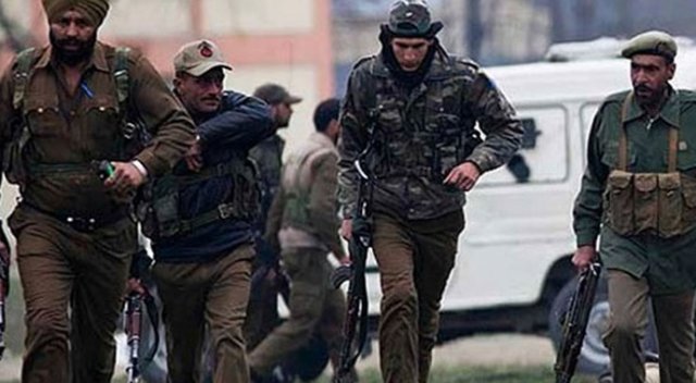 Hindistan&#039;da askerler pusuya düşürüldü: 11 ölü