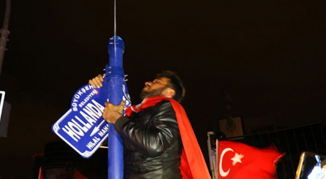 Hollanda Caddesi'nin tabelası söküldü Hollanda Caddesi'nin tabelası söküldü