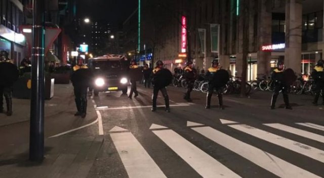 Hollanda skandalına halk cezayı kesiyor! Hollanda skandalına halk cezayı kesiyor!