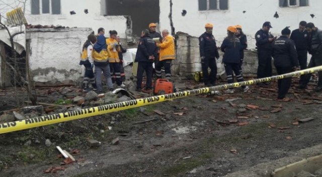 Hurda toplarken göçük altında kaldılar: 1 ölü 2 yaralı