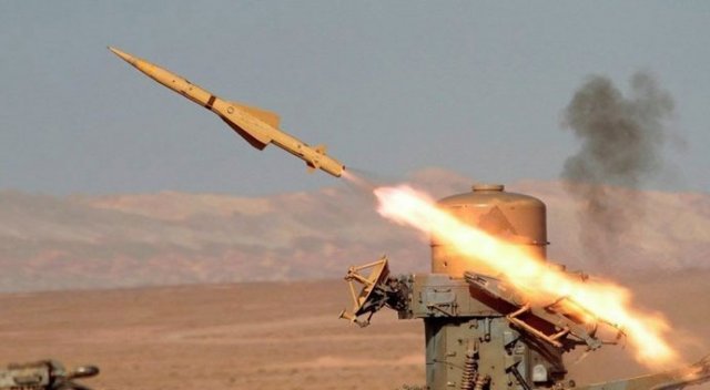 Husiler Riyad&#039;a balistik füze ile saldırdı