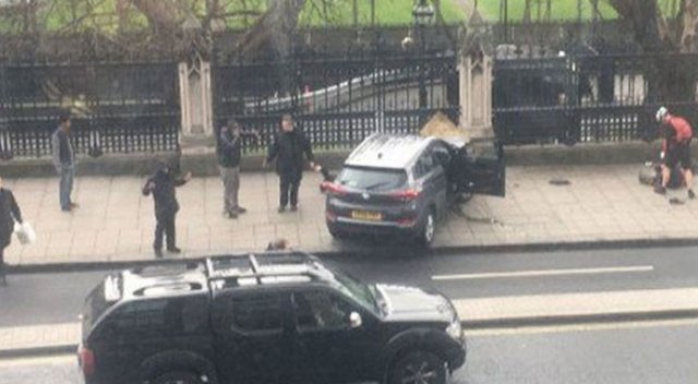 İskoçya, Londra saldırısı nedeniyle referandumu erteledi İskoçya, Londra saldırısı nedeniyle referandumu erteledi