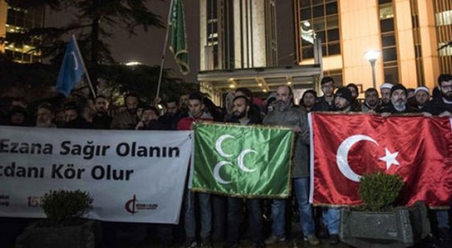 İsrail Başkonsolosluğu önünde ezan protestosu İsrail Başkonsolosluğu önünde ezan protestosu