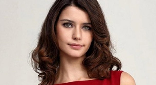 İşte Beren Saat'in yeni dizisi! İşte Beren Saat'in yeni dizisi!