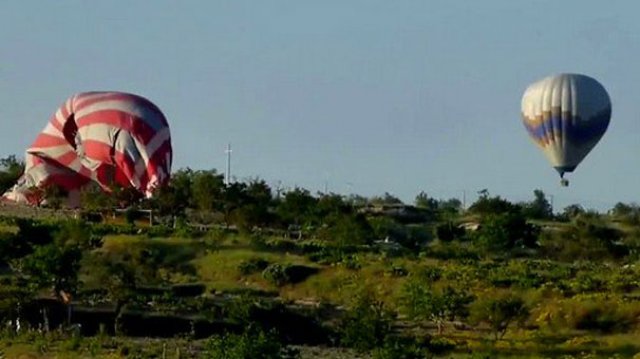 Kapadokya’da balonlar sert iniş yaptı: 49 turist yaralı Kapadokya’da balonlar sert iniş yaptı: 49 turist yaralı