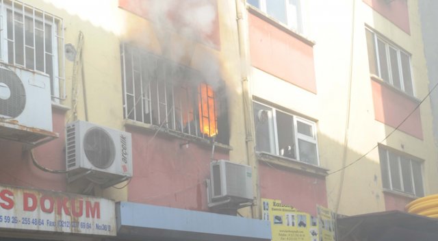 Karaköy'de yangın paniği Karaköy'de yangın paniği