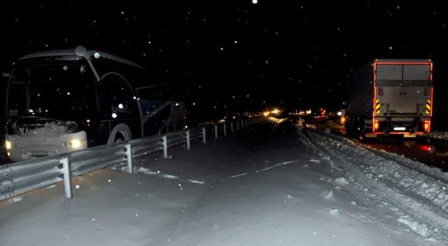 Konya - Antalya yolunda ulaşıma kar engeli Konya - Antalya yolunda ulaşıma kar engeli