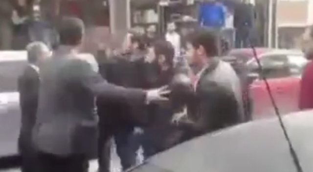 Küçükçekmece'de AK Partililere saldırdılar! Küçükçekmece'de AK Partililere saldırdılar!