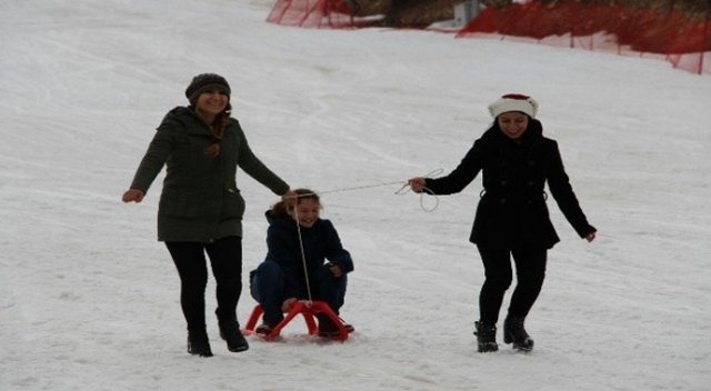 KYK öğrencileri, engelli öğrenciler ile kayak yaptı KYK öğrencileri, engelli öğrenciler ile kayak yaptı