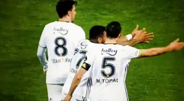 Lens'ten takım arkadaşlarına tepki Lens'ten takım arkadaşlarına tepki