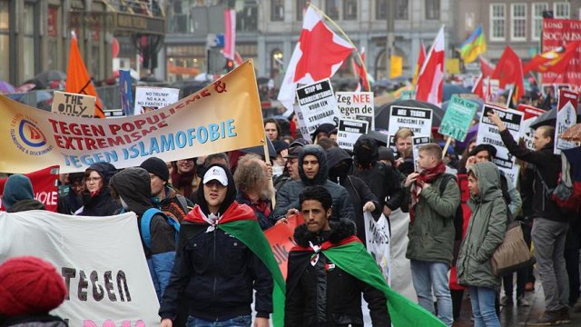 Londra ve Amsterdam'da ırkçılık karşıtı gösteri Londra ve Amsterdam'da ırkçılık karşıtı gösteri