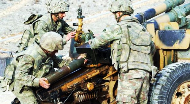 Mehmetçik, teröristlerin geçiş güzergahını yerle bir etti! Mehmetçik, teröristlerin geçiş güzergahını yerle bir etti!