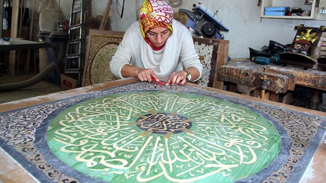 Merakla başladığı el sanatında 100. sergi heyecanını yaşıyor Merakla başladığı el sanatında 100. sergi heyecanını yaşıyor