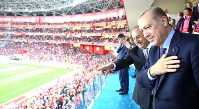 Mevlüt Çavuşoğlu Twitter'dan paylaştı: Antalya'da Erdoğan'a sevgi seli