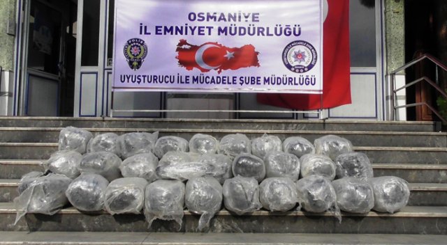 Minibüste 143 kilo esrar bulundu Minibüste 143 kilo esrar bulundu