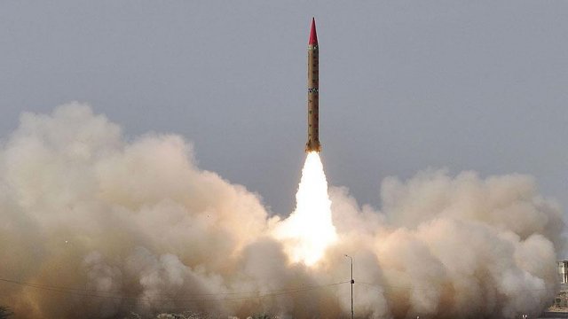 Pakistan, karadan denizdeki hedefe füze denemesi yaptı