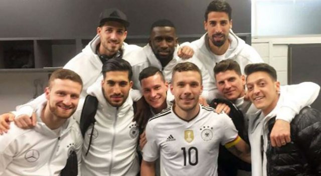 Podolski&#039;ye veda: &quot;En iyi dileklerimle Abi&quot;