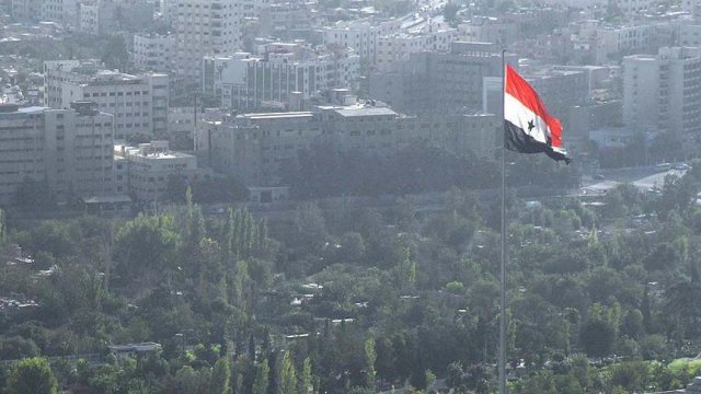 PYD/PKK&#039;dan Münbiç&#039;te &#039;bayrak oyunu&#039;