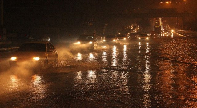 Şanlıurfa sağanak yağışa teslim Şanlıurfa sağanak yağışa teslim