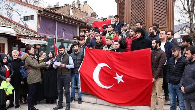 Saraybosna'da Hollanda'nın skandal tavrına tepki