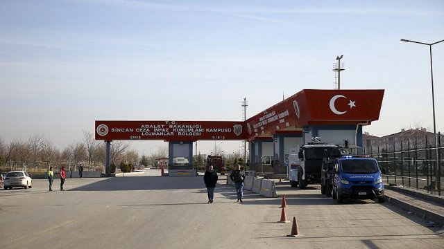 Selaları susturmak için uzman erbaşları kullandılar Selaları susturmak için uzman erbaşları kullandılar