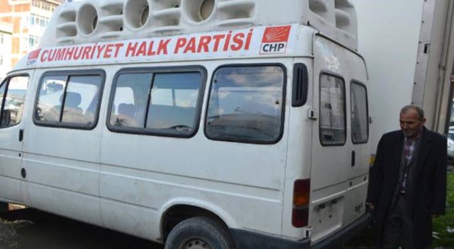 Sinop'ta CHP minibüsünün plakalarını çalan şüpheliler kayıplara karıştı Sinop'ta CHP minibüsünün plakalarını çalan şüpheliler kayıplara karıştı