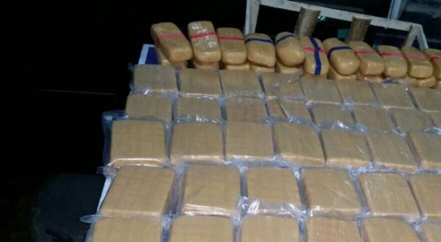 Şüpheli araçtan 74 kilo eroin çıktı Şüpheli araçtan 74 kilo eroin çıktı