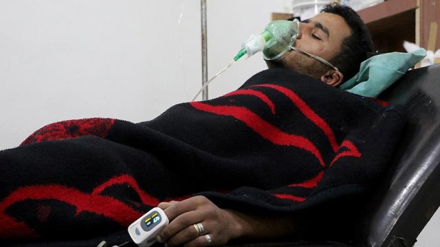 Suriye'de rejim güçleri klor gazıyla saldırdı: 12 ölü, 82 yaralı Suriye'de rejim güçleri klor gazıyla saldırdı: 12 ölü, 82 yaralı