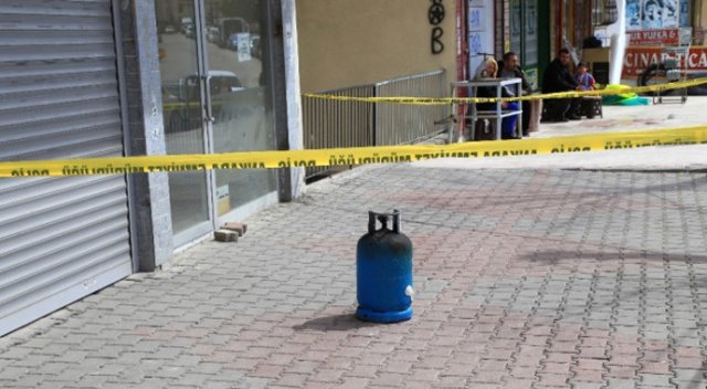 Taktığı tüpü çakmakla kontrol etti, felaket son anda önlendi Taktığı tüpü çakmakla kontrol etti, felaket son anda önlendi