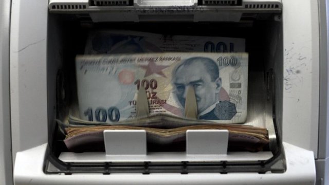 Tarım işçilerine yüzde 12,5 zam için imzalar atıldı Tarım işçilerine yüzde 12,5 zam için imzalar atıldı