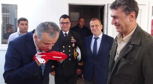 Türk Bayrağına geçtiler
