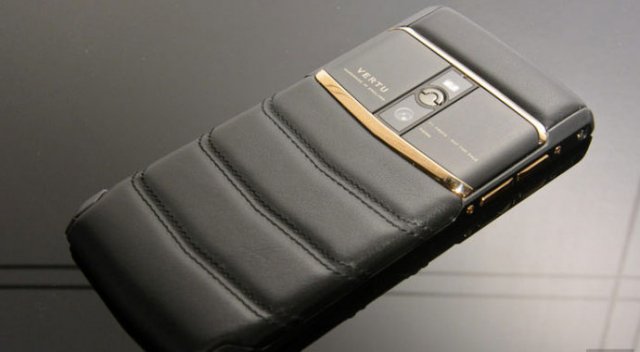 Vertu lüks telefon işini sürgündeki bir Türk’e satıyor Vertu lüks telefon işini sürgündeki bir Türk’e satıyor