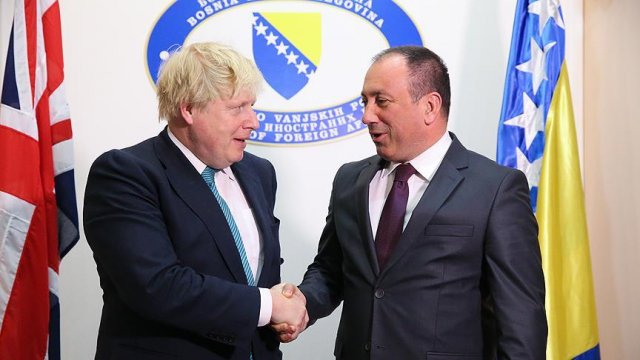 'Balkanlar'da barış, İngiltere için önemli' 'Balkanlar'da barış, İngiltere için önemli'