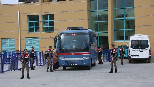 &#039;ByLock&#039;çu 10 eski özel okul personeline tutuklama