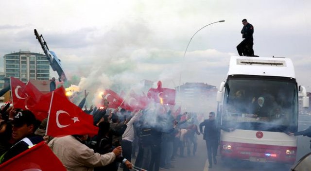 'Evet' Hollanda ve Belçika'yı çıldırttı 'Evet' Hollanda ve Belçika'yı çıldırttı