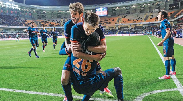 3 golle Galatasaray'ı yıkan Adebayor: “En rahat golümü attım...” 3 golle Galatasaray'ı yıkan Adebayor: “En rahat golümü attım...”