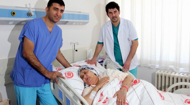 65 yaşındaki kadına kasığından beyin ameliyatı yapıldı