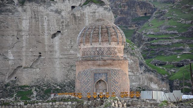 650 yıllık türbe 18 Nisan'da taşınacak 650 yıllık türbe 18 Nisan'da taşınacak
